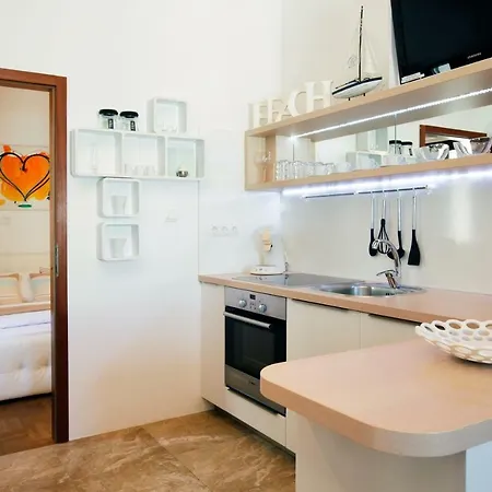 Apartment Christina 2 *